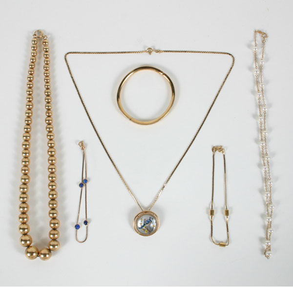 Appraisal: Gold jewelry assortment of pieces including three necklaces and three