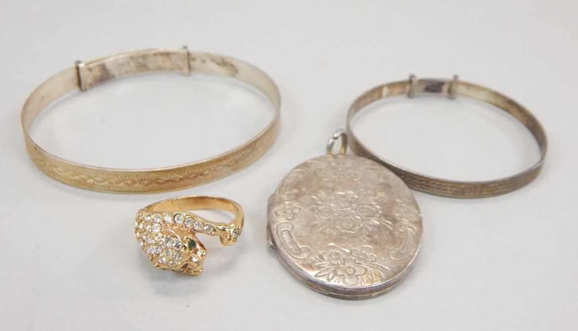 Appraisal: Three items of silver jewellery and a dress ring to