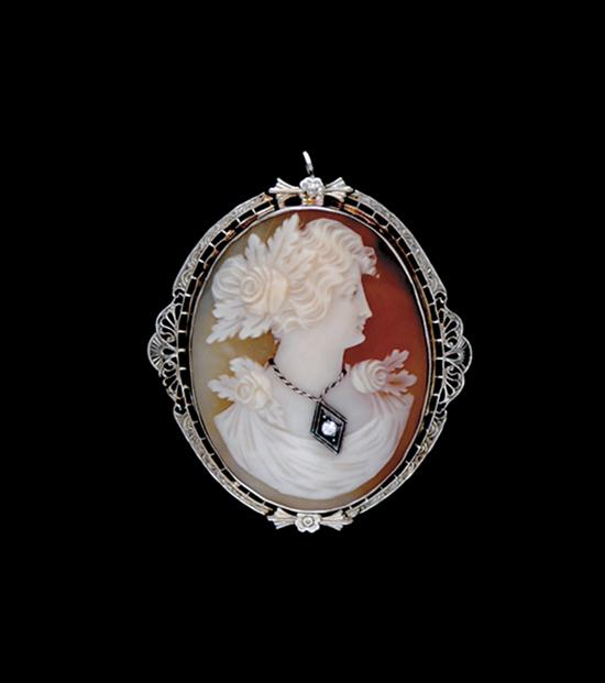 Appraisal: Cameo pendant finely engraved shell cameo depicting lady with diamond