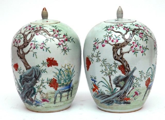 Appraisal: A PAIR OF CHINESE EXPORTWARE COVERED JARS Late Qing Dynasty