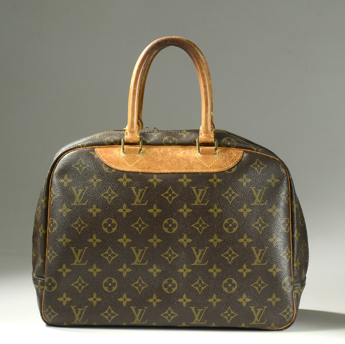 Appraisal: LOUIS VUITTON DEAUVILLE TRAVEL BAG the monogram canvas bag with