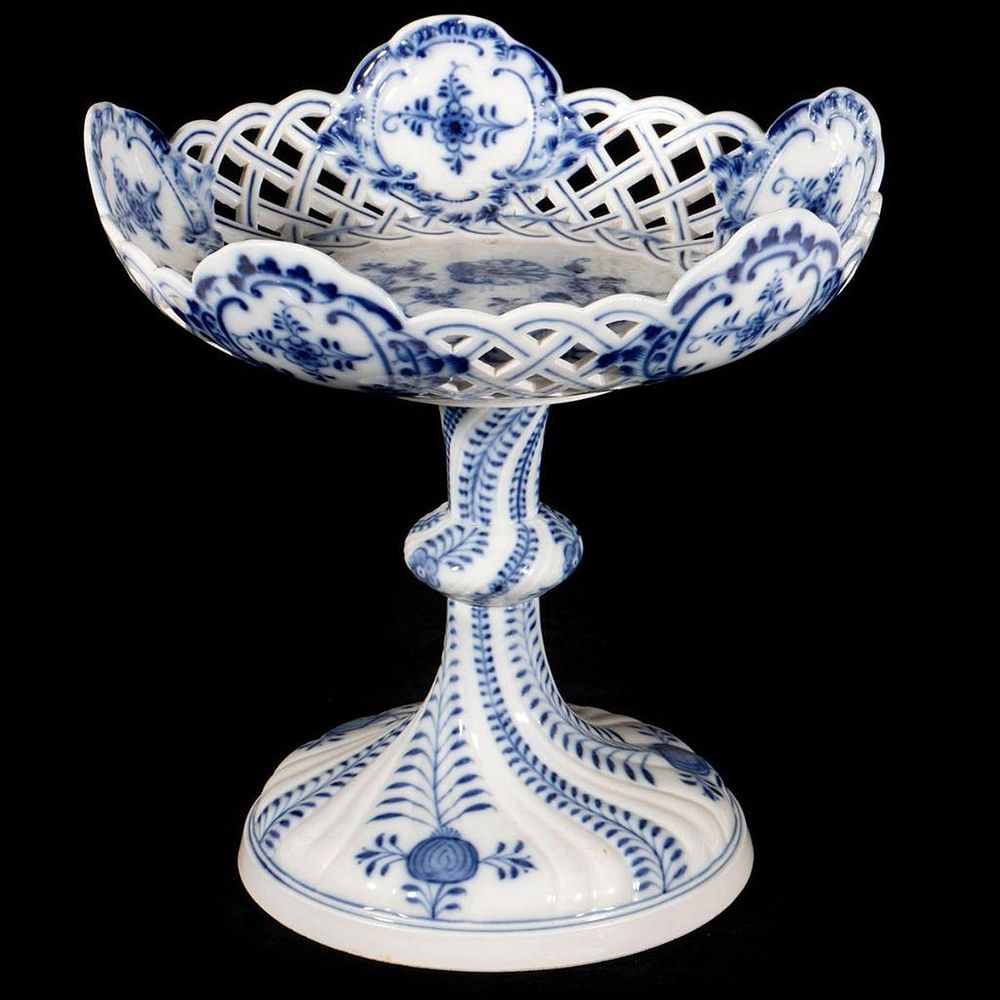 Appraisal: Meissen Porcelain Blue Onion Pattern Cake Stand in h Condition