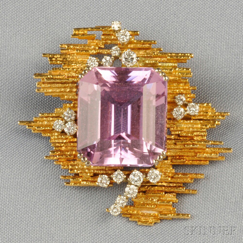 Appraisal: kt Gold Kunzite and Diamond Brooch set with an emerald-cut