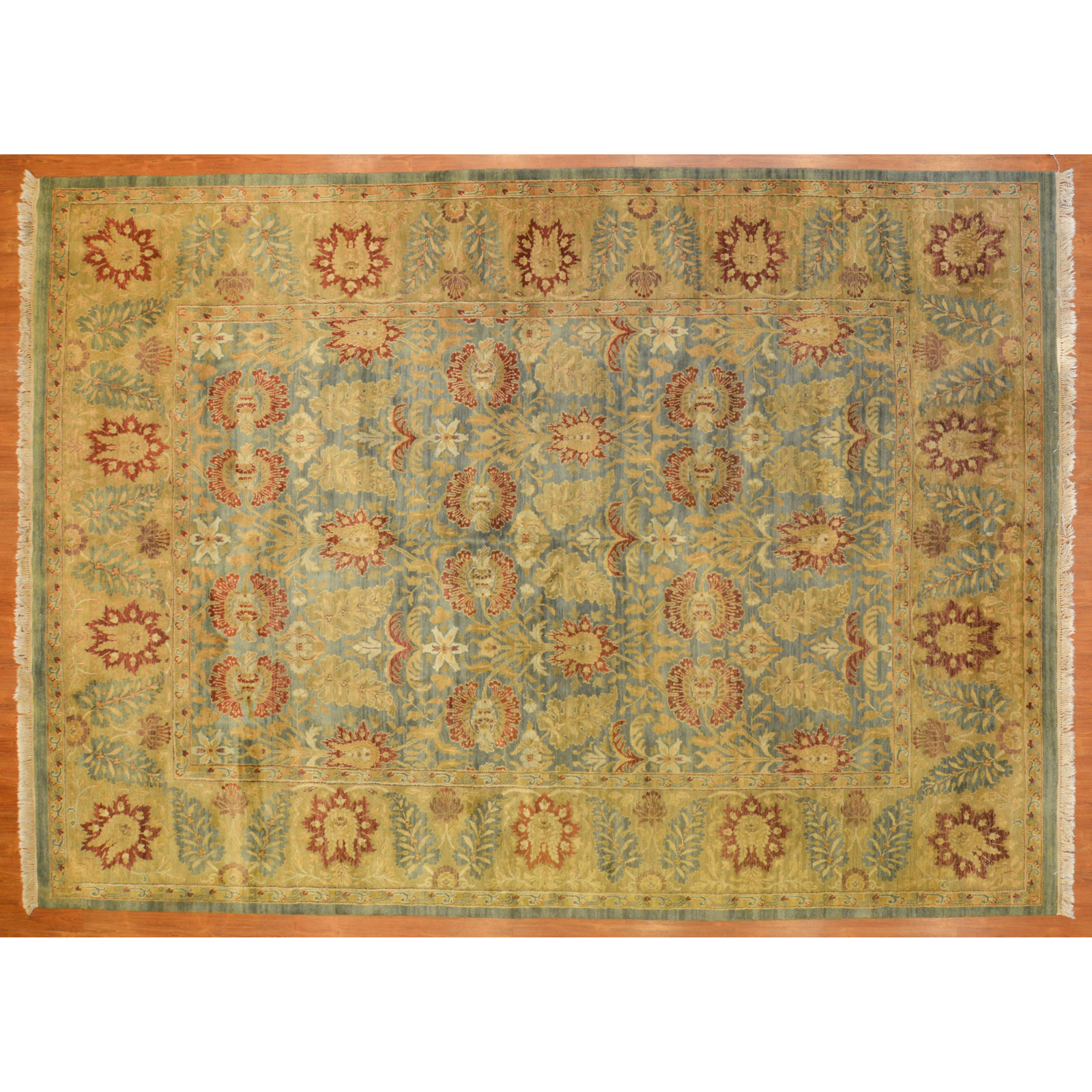 Appraisal: INDO-SULTANABAD CARPET INDIA X Fourth quarter- th century hand-knotted wool