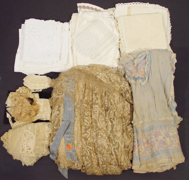 Appraisal: Collection of Victorian and later lace including a selection of