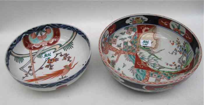 Appraisal: TWO JAPANESE IMARI PORCELAIN SERVING BOWLS each hand painted with