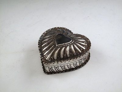 Appraisal: A Victorian silver box by William Comyns London heart form