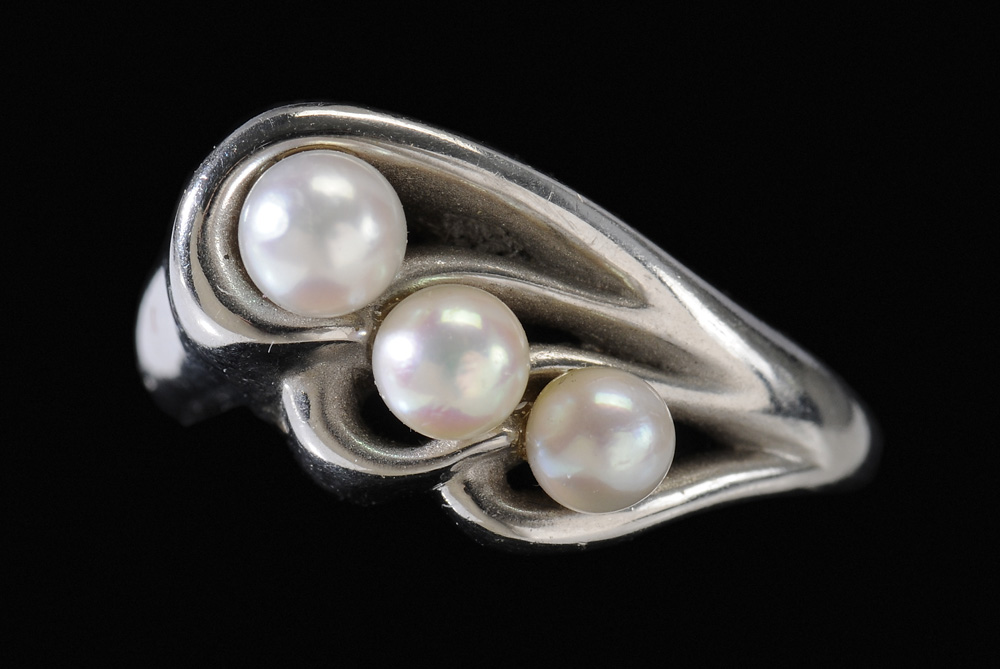 Appraisal: Pearl and Platinum Ring row of three graduated cultured pearls