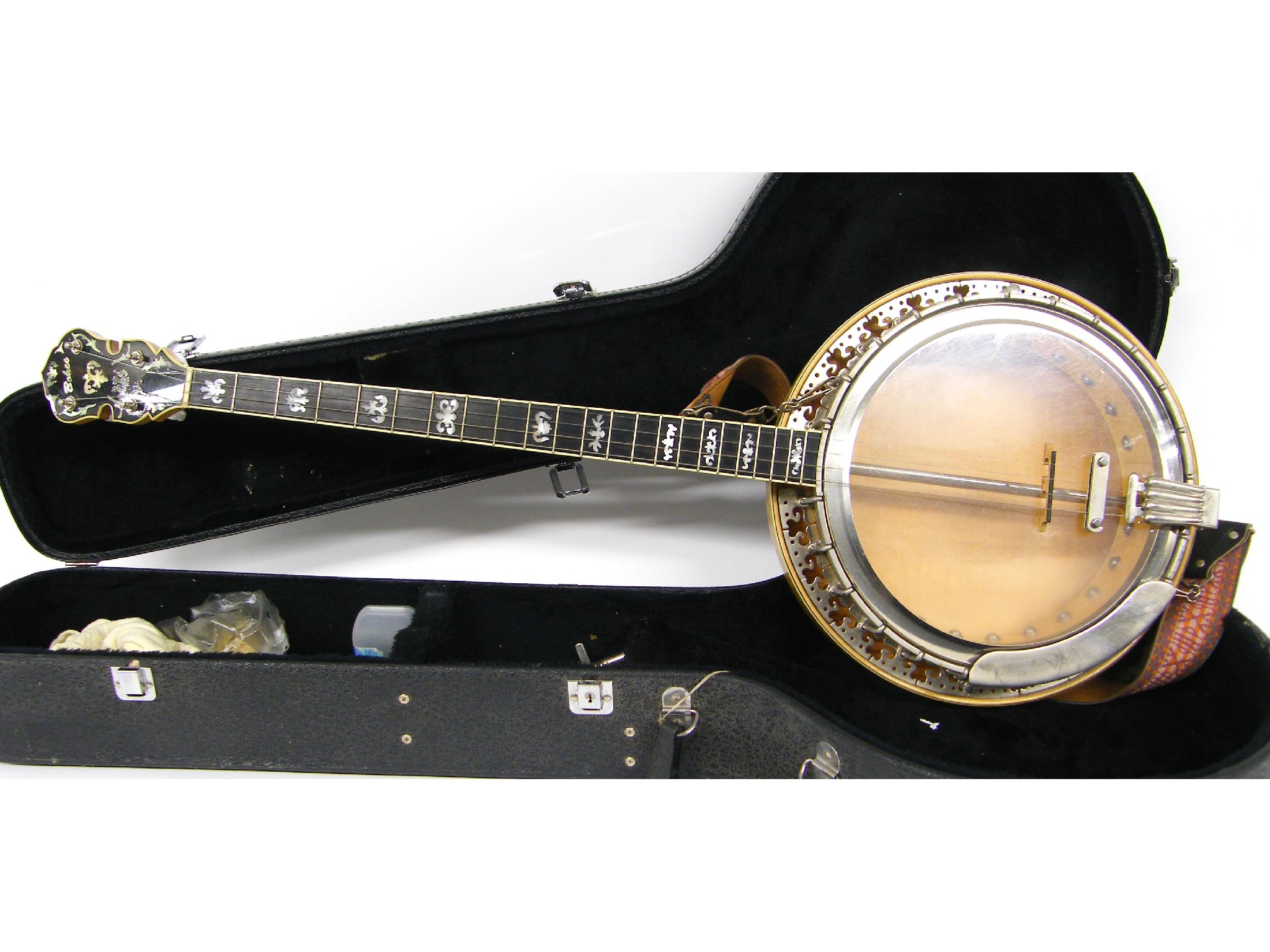 Appraisal: Bohee plectrum banjo with skin and scale hard case