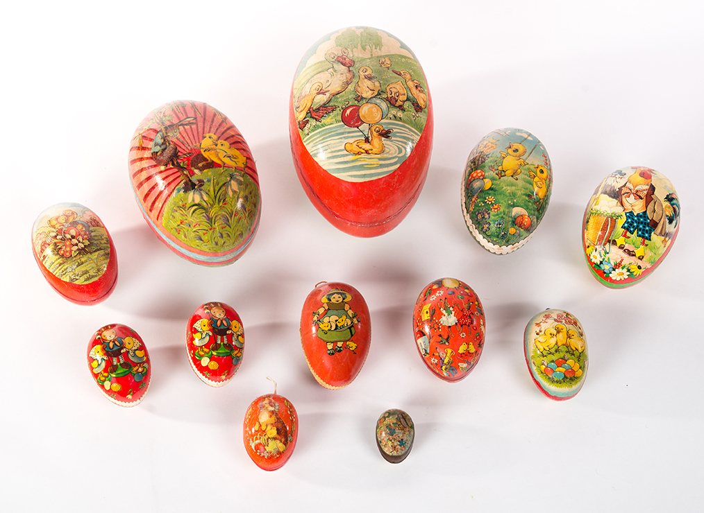 Appraisal: GROUP OF TWELVE EASTER EGG CANDY CONTAINERS American st quarter-