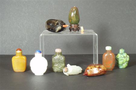 Appraisal: A collection of Chinese hardstone snuff bottles comprising a pale