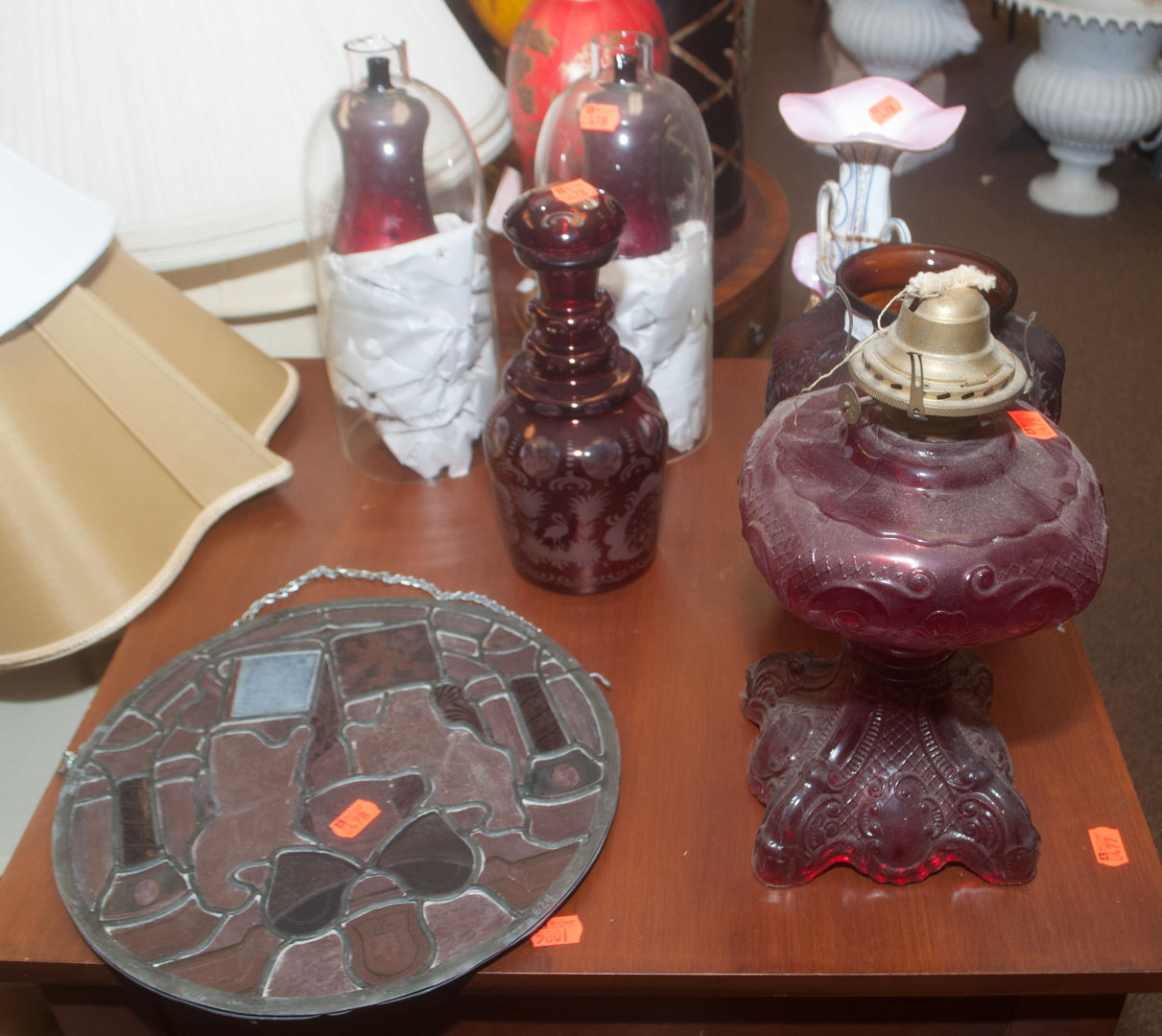 Appraisal: Assorted decorative glass and porcelain items including ceramic vase ruby