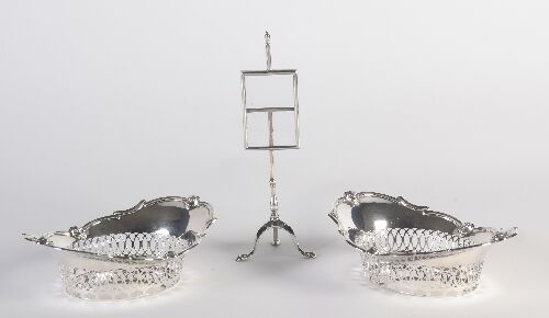 Appraisal: A pair of oval sweetmeat dishes Birmingham modern and a