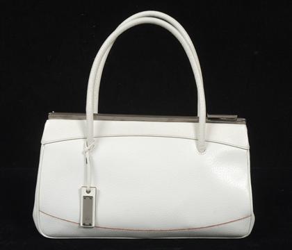 Appraisal: White leather Gucci structured purse contemporary Lady-like top handled bag