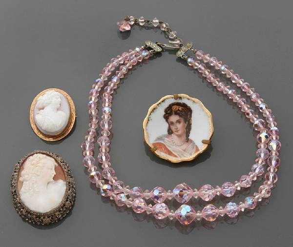 Appraisal: A collection of costume jewelry and cameos