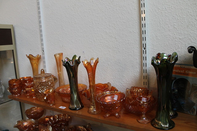 Appraisal: A COLLECTION OF VARIOUS PIECES OF CARNIVAL GLASS including vases