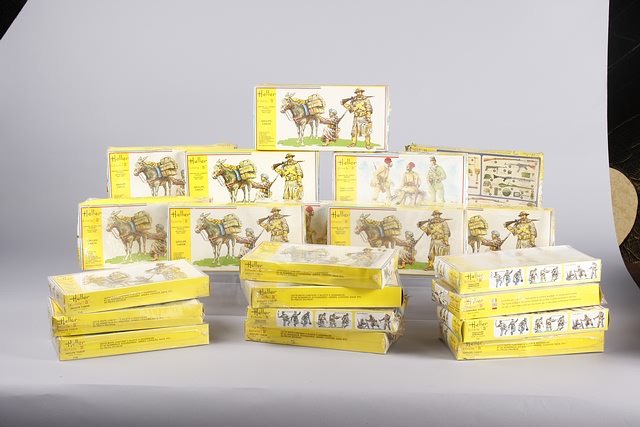 Appraisal: Lot of plastic Heller scale kits representing French Colonial troops