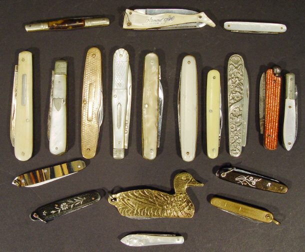 Appraisal: Collection of fruit knives one of advertising interest in the