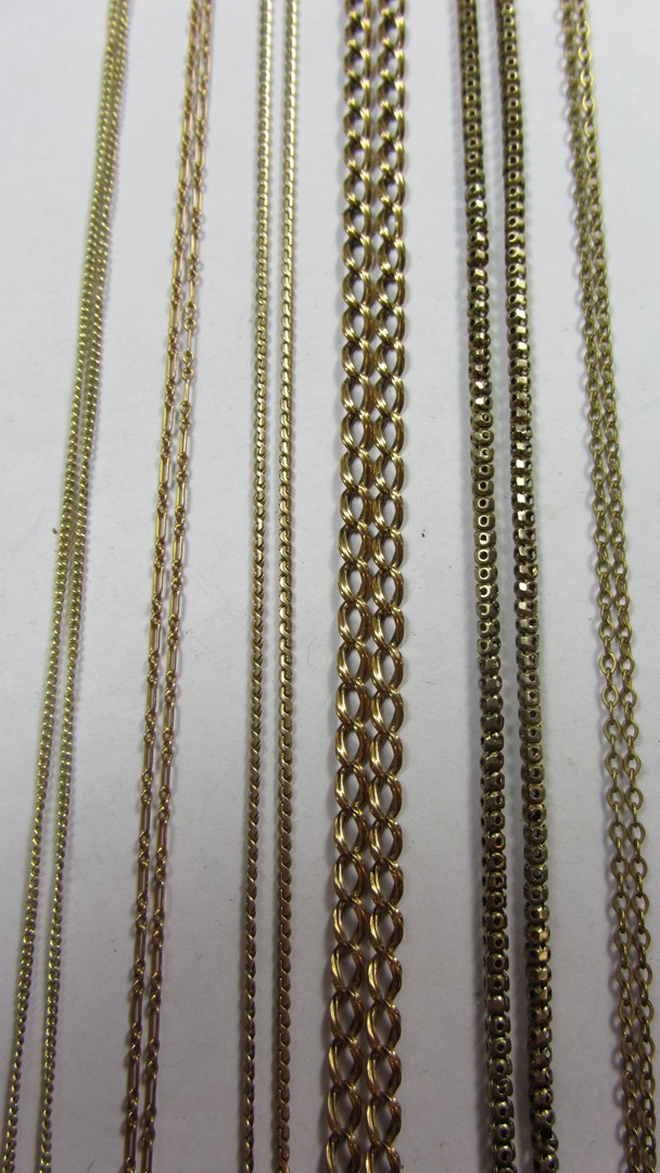 Appraisal: A gold decorated curb link chain fitted with a swivel