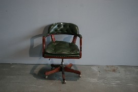 Appraisal: A swivel office chair in green leather