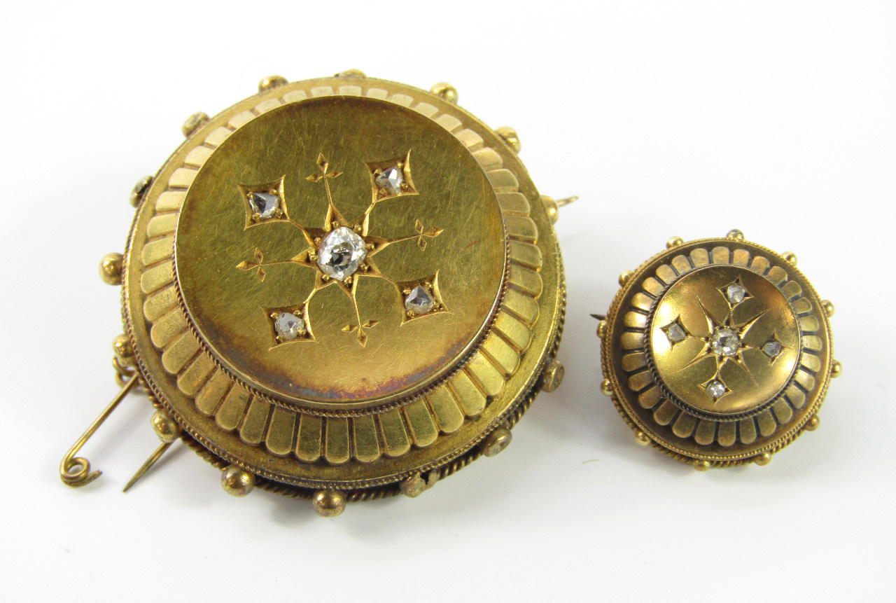 Appraisal: A Victorian yellow metal circular hair locket brooch set with