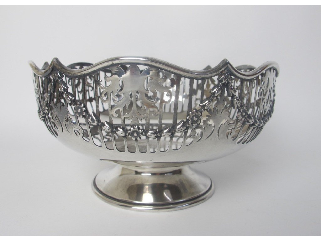 Appraisal: A silver fruit bowl of circular form with pedestal foot