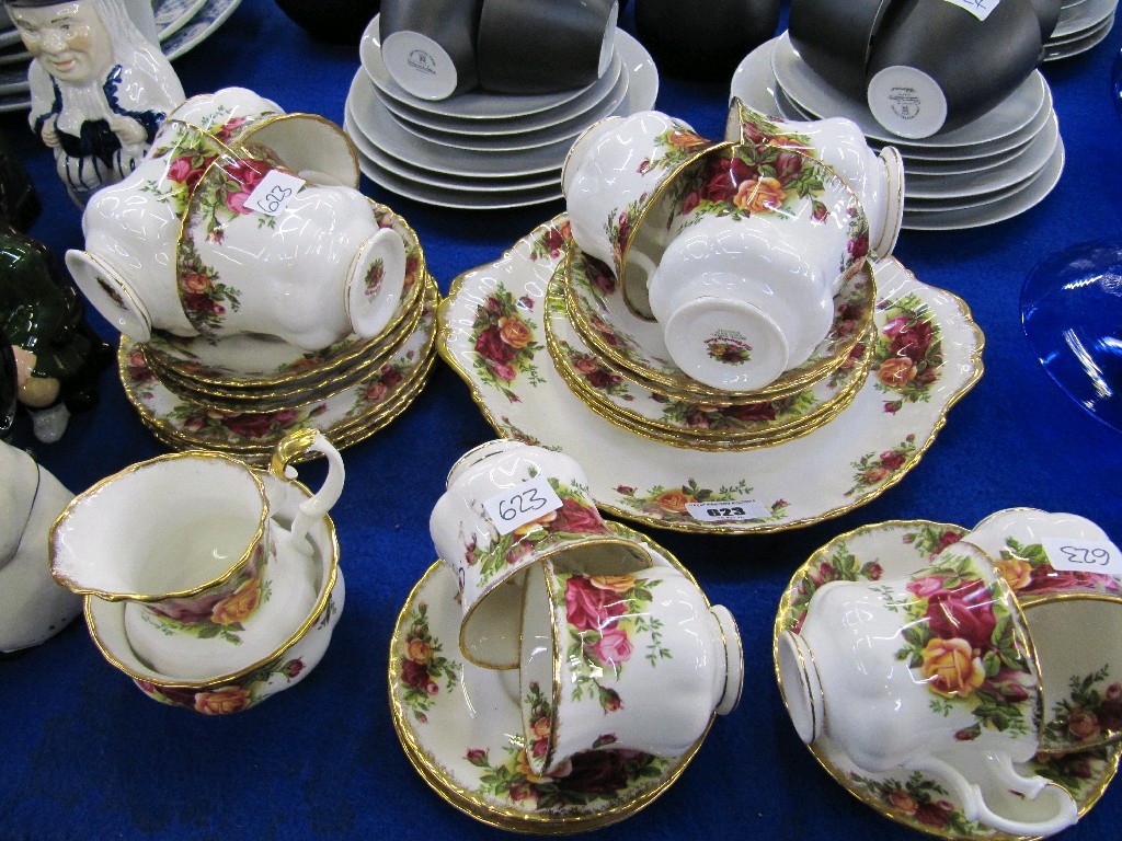 Appraisal: Royal Albert Old Country Roses six setting teaset plus four