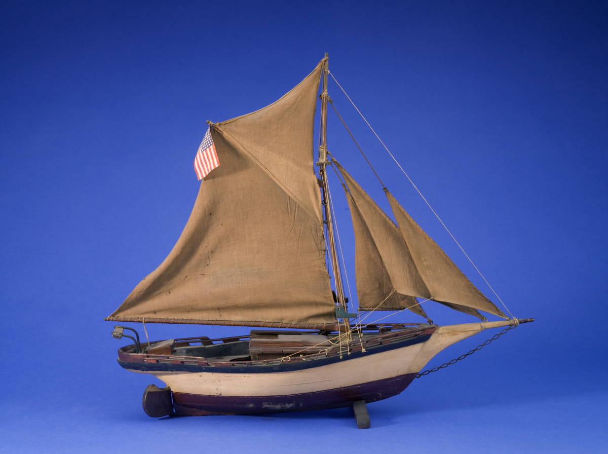 Appraisal: CARVED AND PAINTED MODEL OF AN AMERICAN SLOOP The red