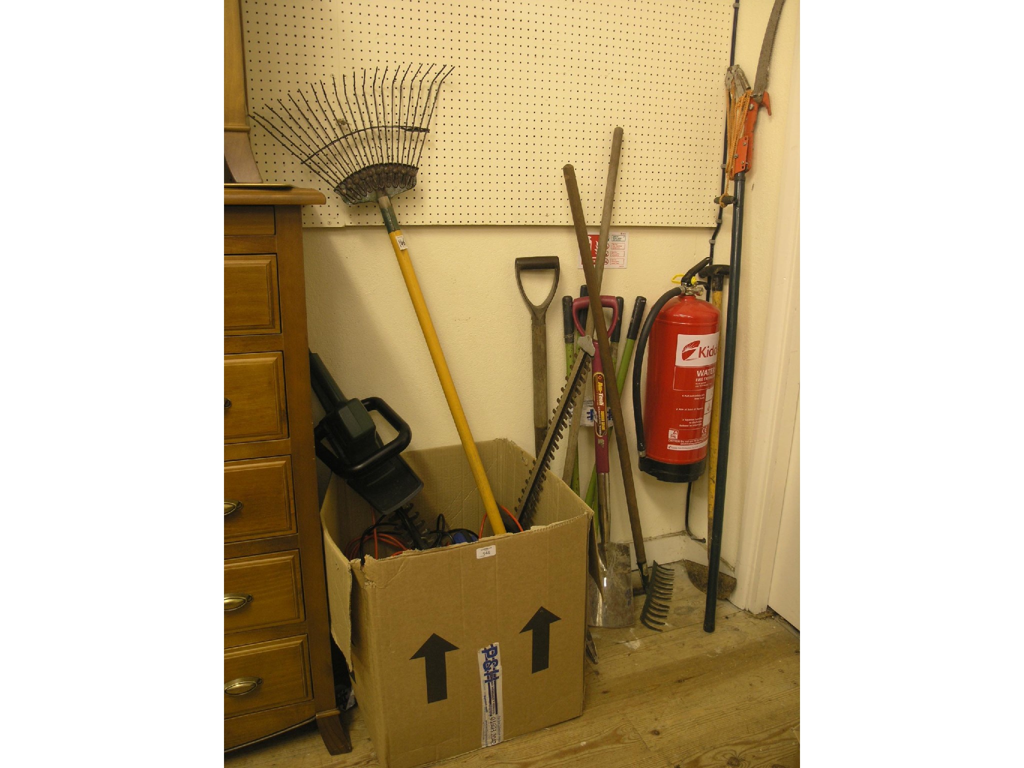 Appraisal: A quantity of garden tools including electrical