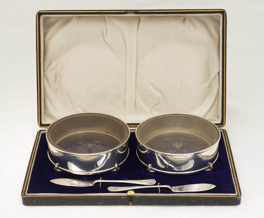 Appraisal: PAIR OF GEORGE V SILVER BUTTER DISHES BIRMINGHAM each of