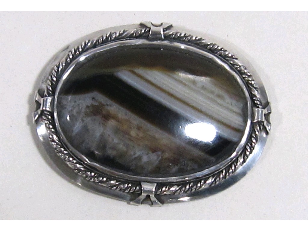 Appraisal: Silver mounted agate brooch