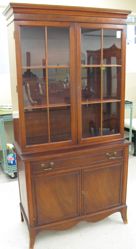 Appraisal: FEDERAL STYLE MAHOGANY CHINA CABINET American mid th century The