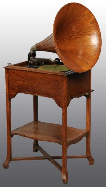 Appraisal: Victor Schoolhouse Phonograph No Description Includes matching oak horn with