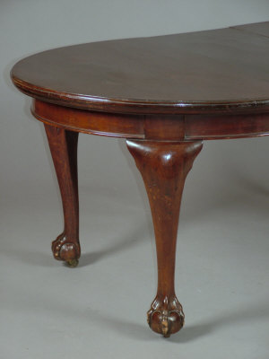 Appraisal: A mahogany dining table circa the top moulded upon tapering