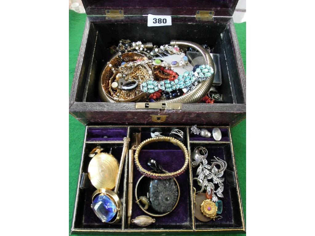 Appraisal: A th century jewellery casket containing assorted costume jewellery including