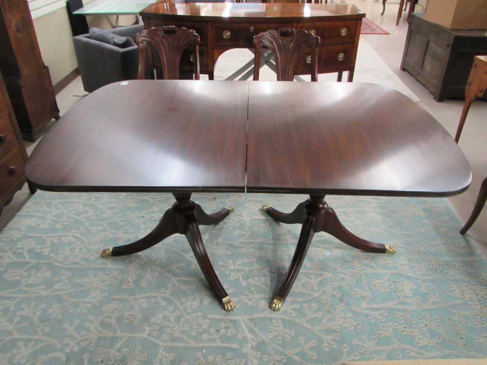 Appraisal: FEDERAL STYLE MAHOGANY DINING TABLE WITH FOUR LEAVES Henkel-Harris Furniture