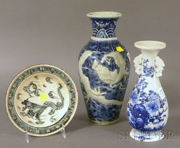 Appraisal: Three Japanese Ceramic Items a small black and white crackle-glazed