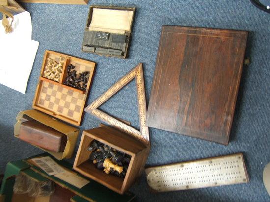 Appraisal: A LATE TH EARLY TH CENTURY ROSEWOOD GAMES BOX containing