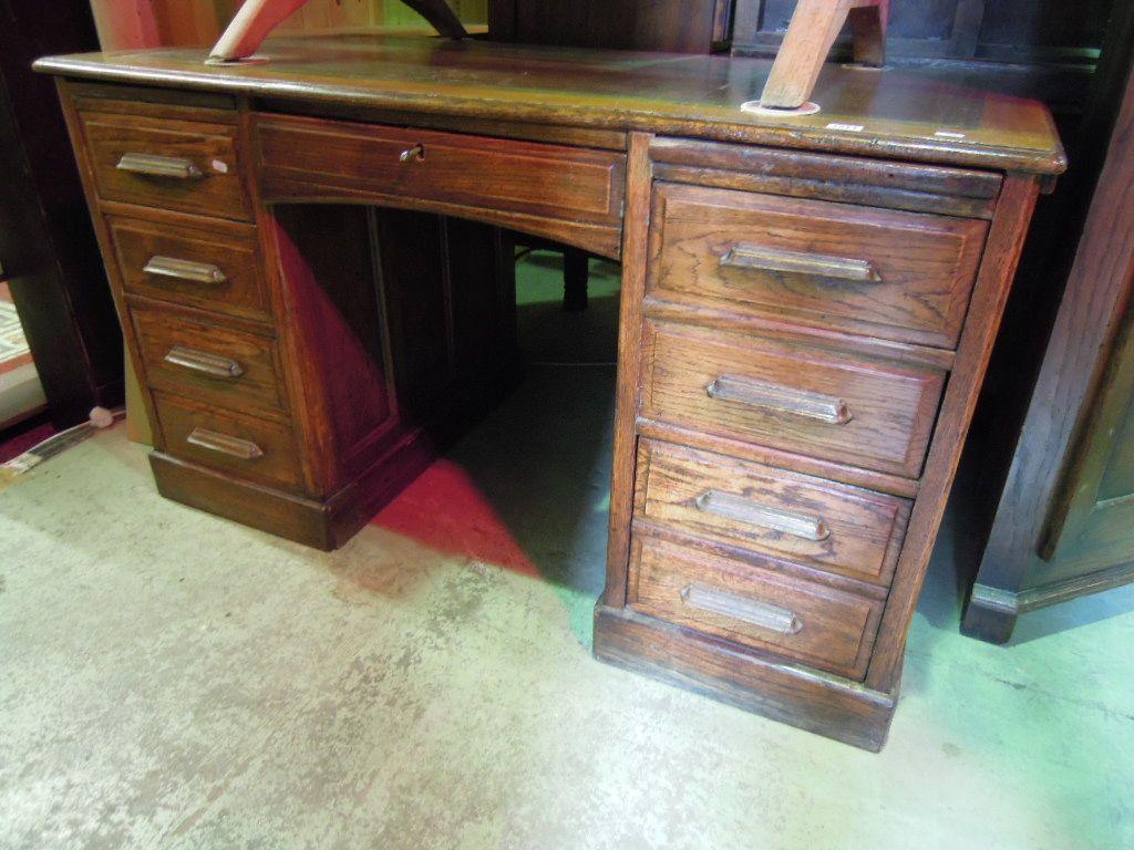 Appraisal: An Edwardian oak kneehole pedestal desk with inset leather panelled