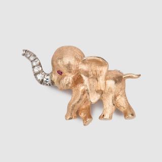 Appraisal: K Yellow Gold and Diamond Elephant Brooch K Yellow Gold