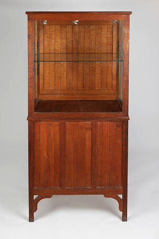 Appraisal: Hugh Birkett British - Cotswold School oak display cabinetthe lower