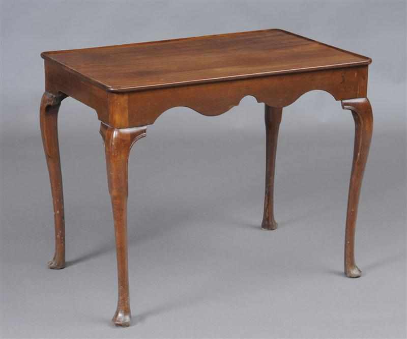 Appraisal: GEORGE I MAHOGANY TRAY TABLE The dished top above the