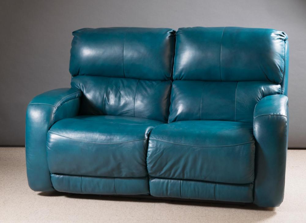 Appraisal: A CONTEMPORARY POWER RECLINING LOVESEAT made by Southern Motion Inc