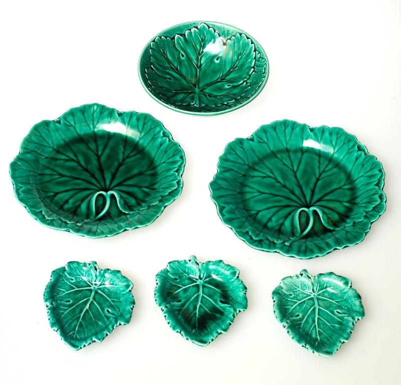 Appraisal: GROUP OF WEDGWOOD GREEN LEAF MAJOLICA PLATES comprising a set