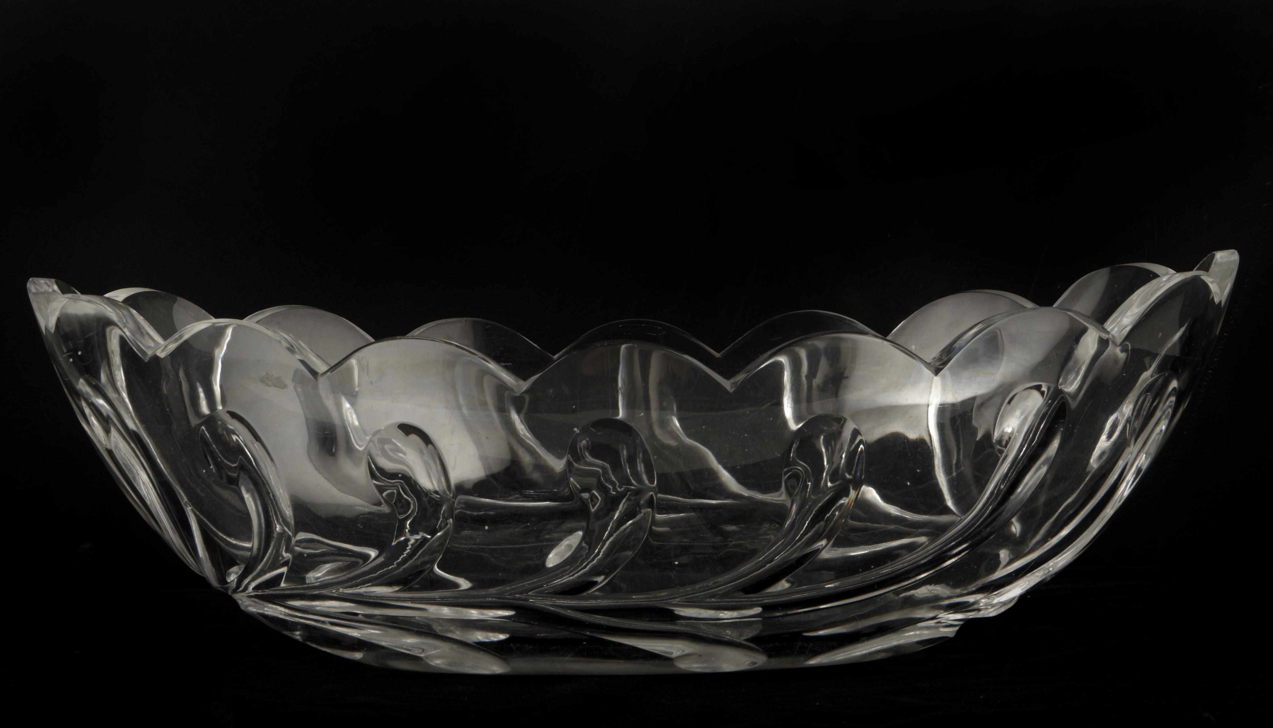 Appraisal: A Steuben glass bowl Signed Steubenlength in