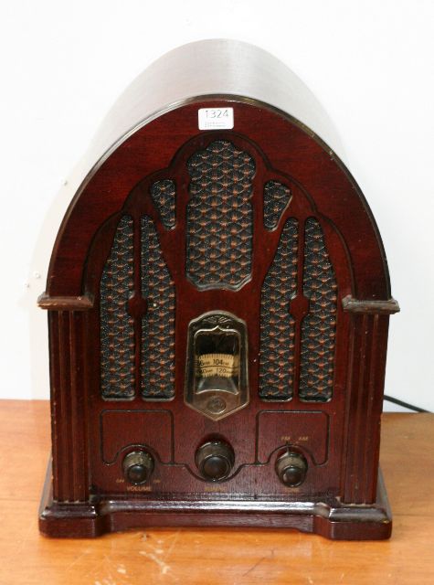 Appraisal: A General Electric s style radio