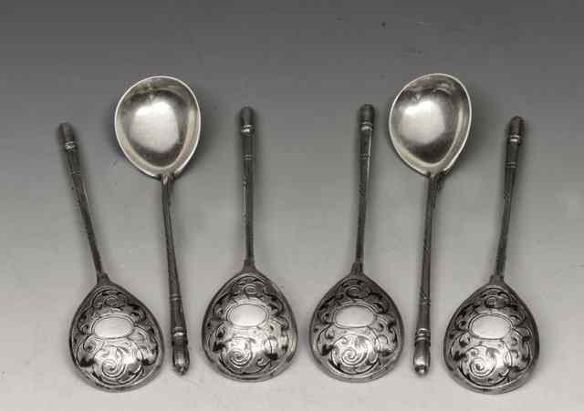 Appraisal: A SET OF SIX RUSSIAN NIELLO SILVER SPOONS