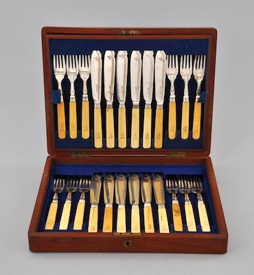 Appraisal: A Boxed Partial Fish Set Consisting of twelve - knives