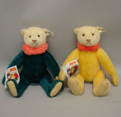 Appraisal: Pair of Replica Circus Dolly Bears Green and yellow mohair