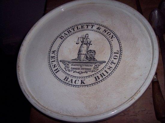 Appraisal: A grocer's Wedgwood pedestal dish of circular shape marked Bartlett